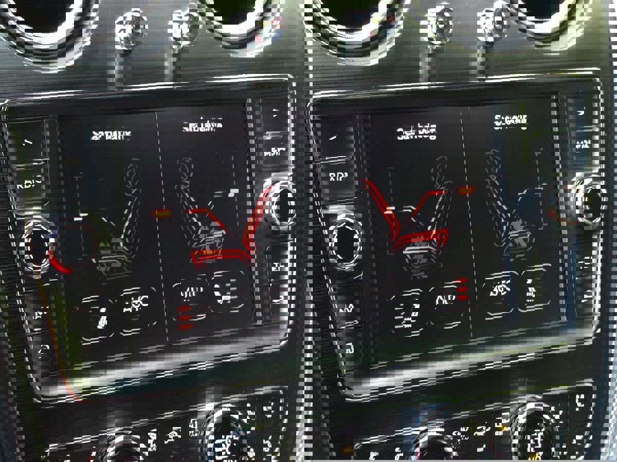 Used 2020 Bentley Bentayga Plug-In Hybrid image 60