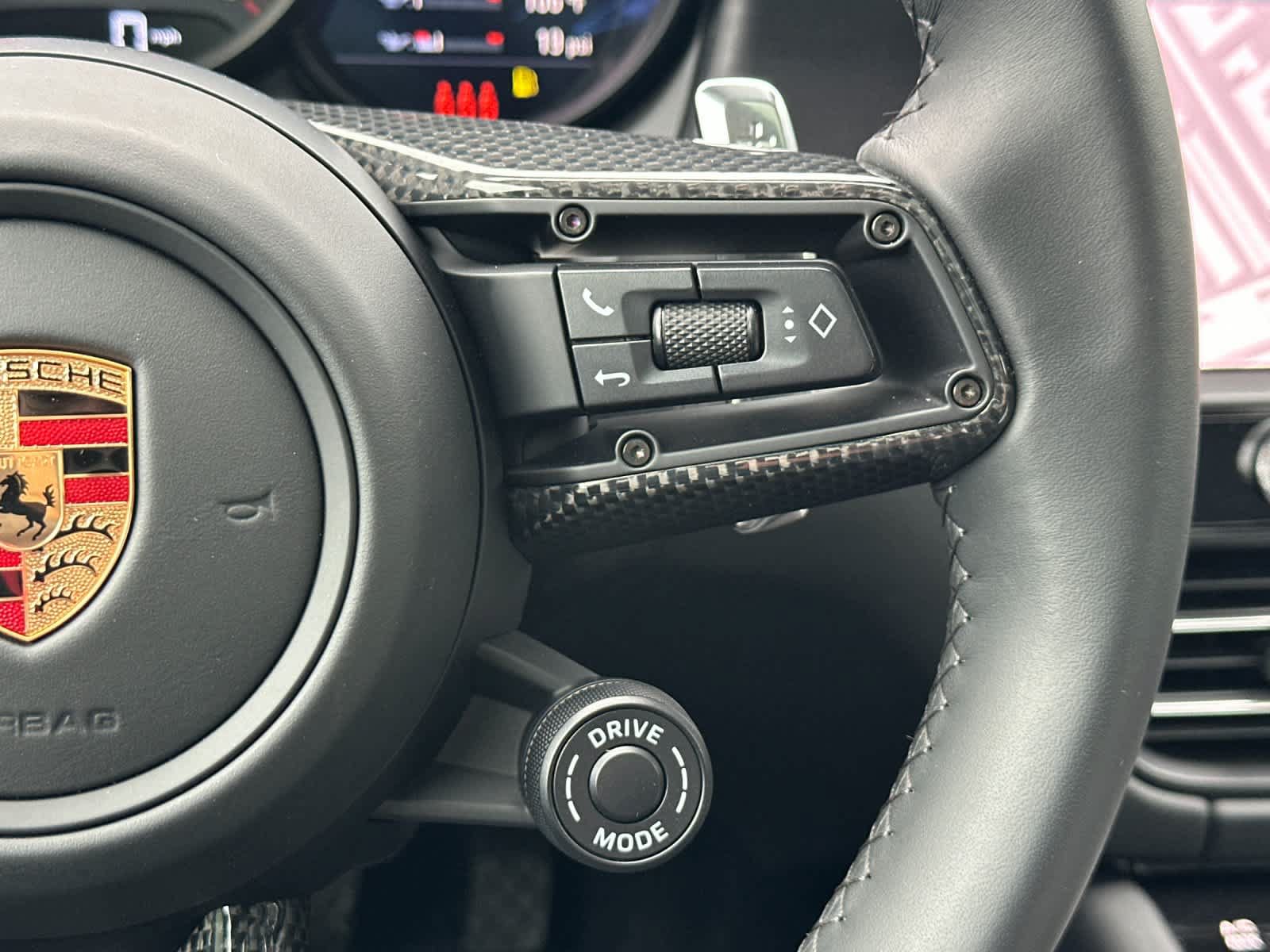 Certified 2025 Porsche Macan GTS AWD/4WD image 26