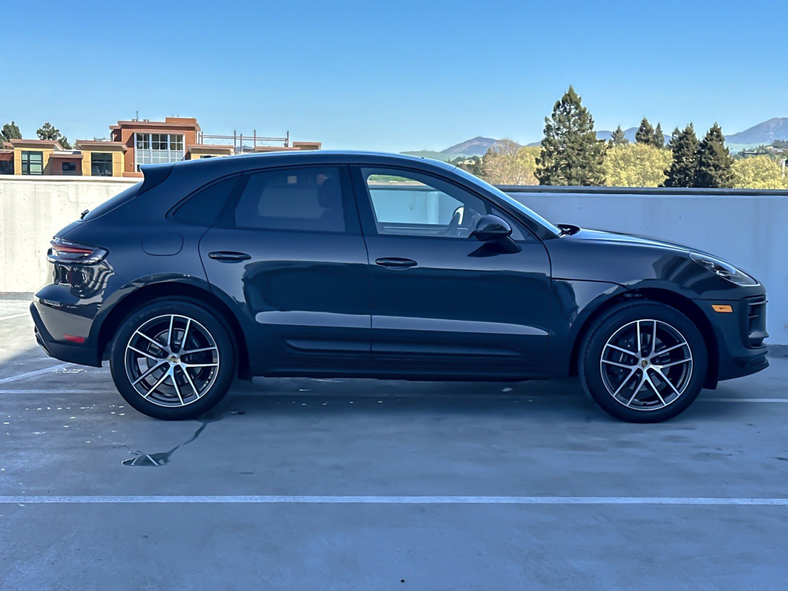 Certified 2025 Porsche Macan image 9