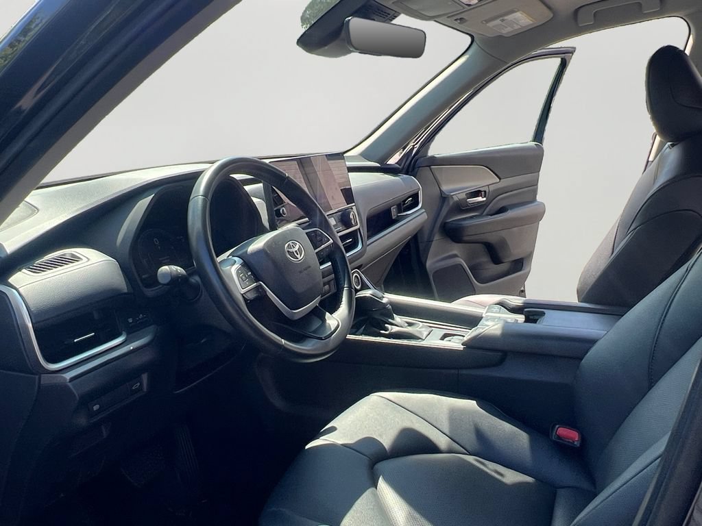 Used 2025 Toyota Grand Highlander AWD image 9