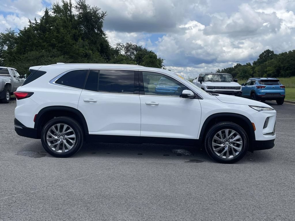 Used 2025 Buick Enclave Preferred FWD image 2