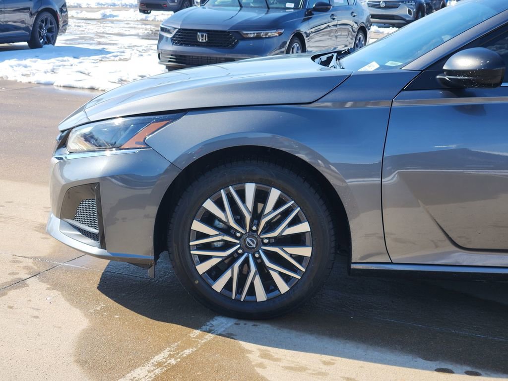 Used 2024 Nissan Altima 2.5 SV image 9