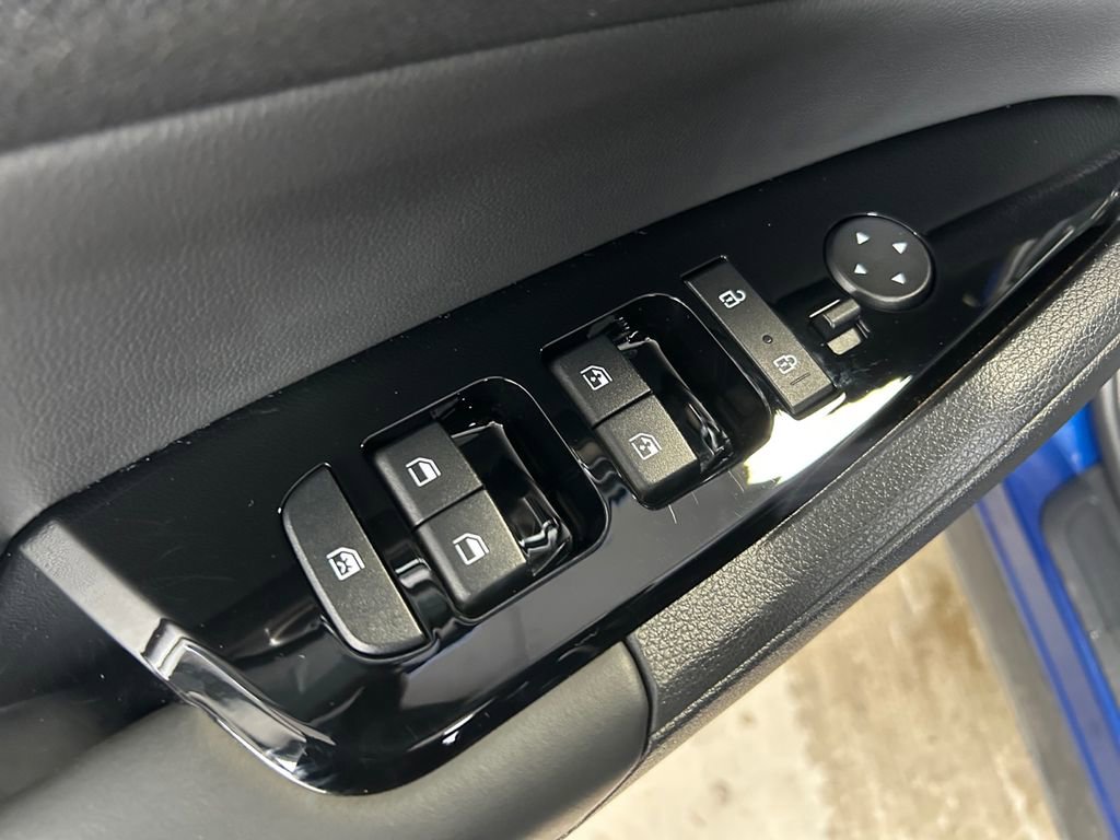 Used 2025 Kia Sportage EX image 23