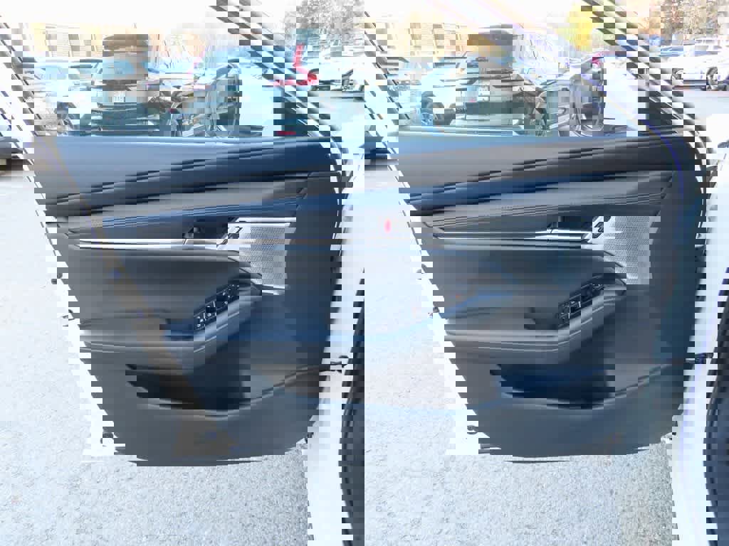 Used 2023 MAZDA MAZDA3 s image 15