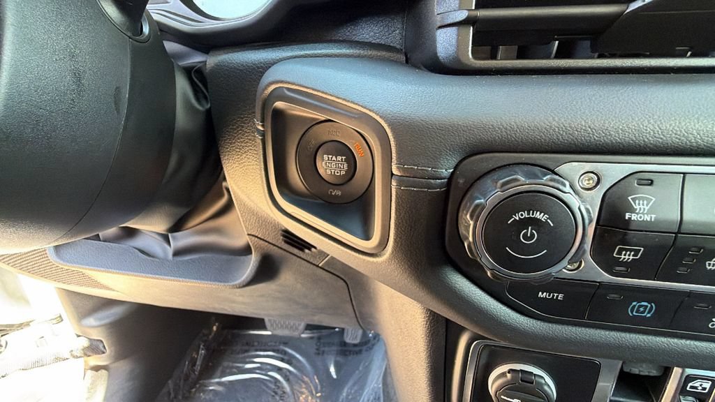 Used 2024 Jeep Wrangler Unlimited Sahara AWD/4WD image 17
