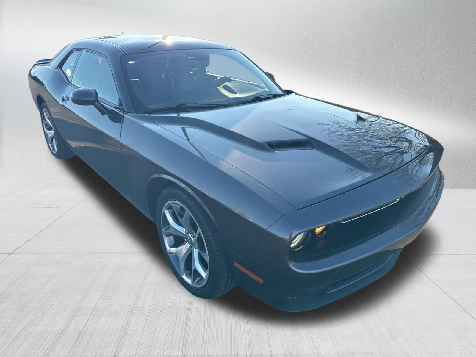 Used 2016 Dodge Challenger SXT Plus image 4