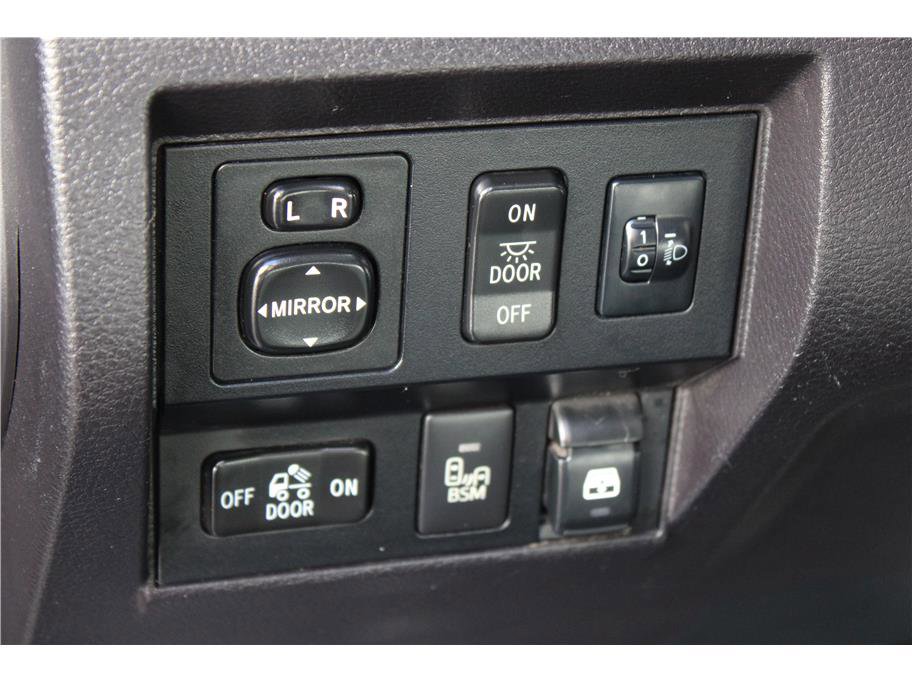 Used 2016 Toyota Tundra Limited w/ Limited Premium Package AWD/4WD image 14