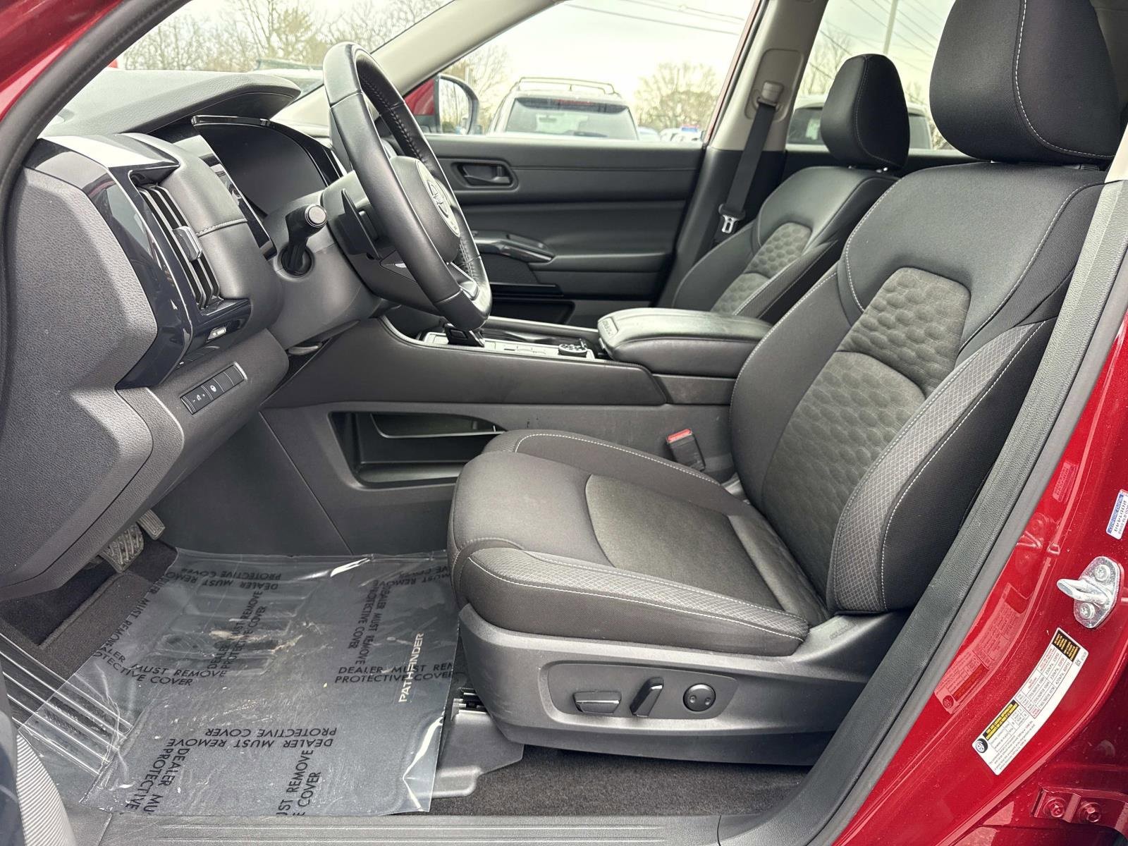 Used 2024 Nissan Pathfinder SV image 30