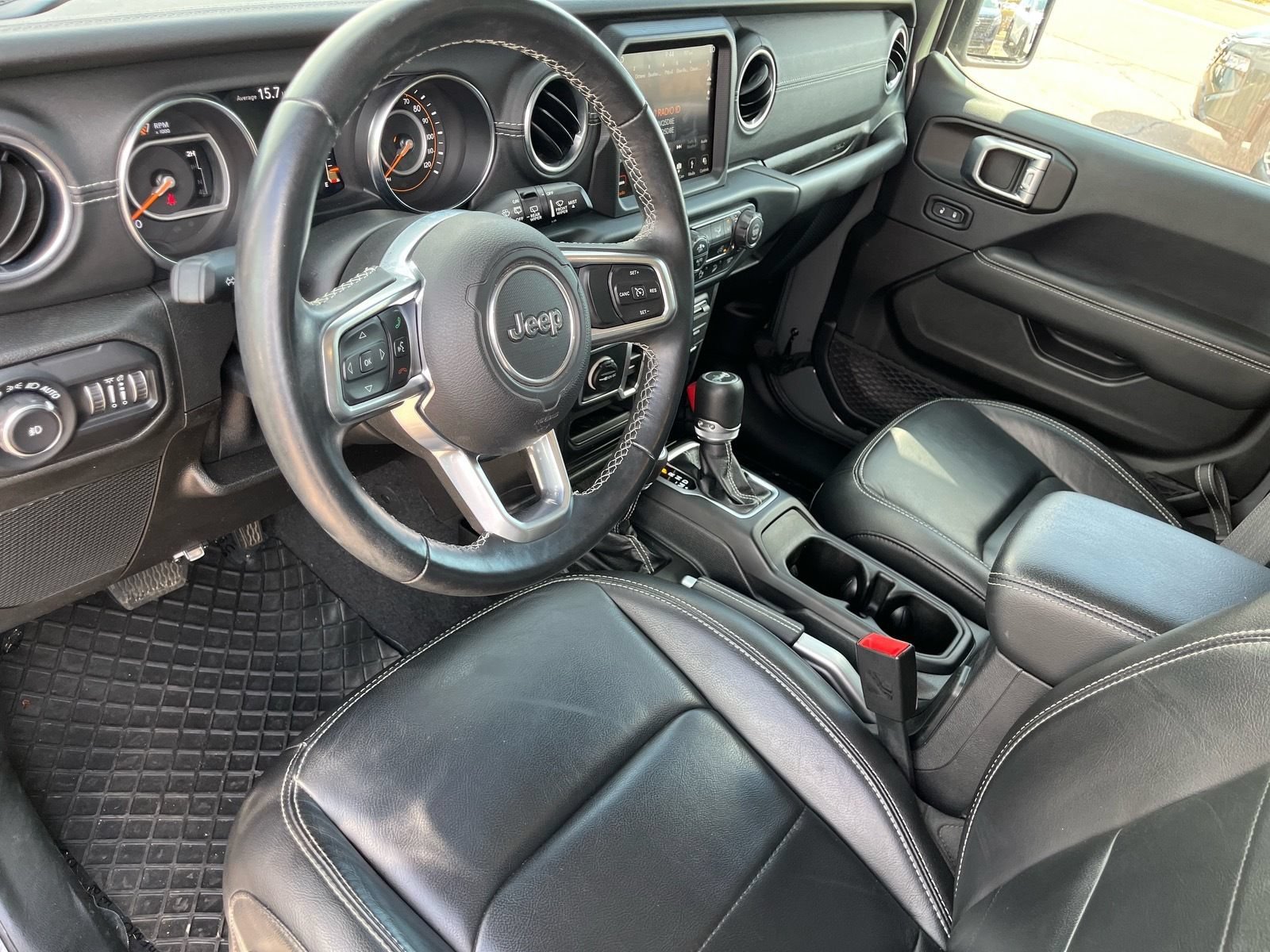 Used 2019 Jeep Wrangler Unlimited Sahara AWD/4WD image 16