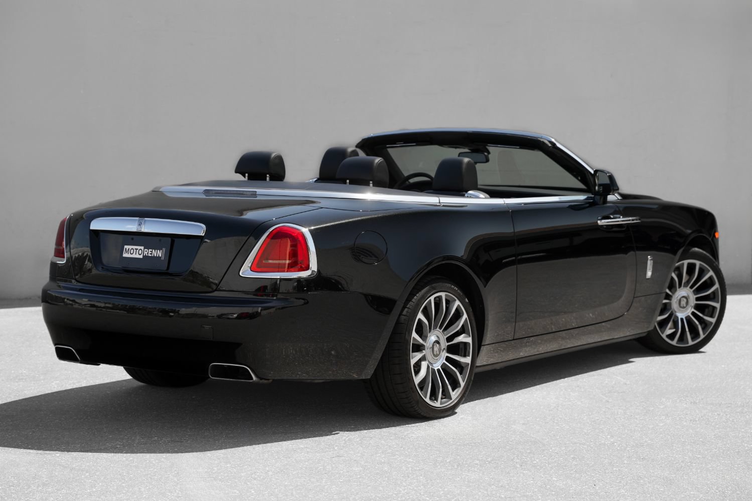 Used 2019 Rolls-Royce Dawn RWD image 3