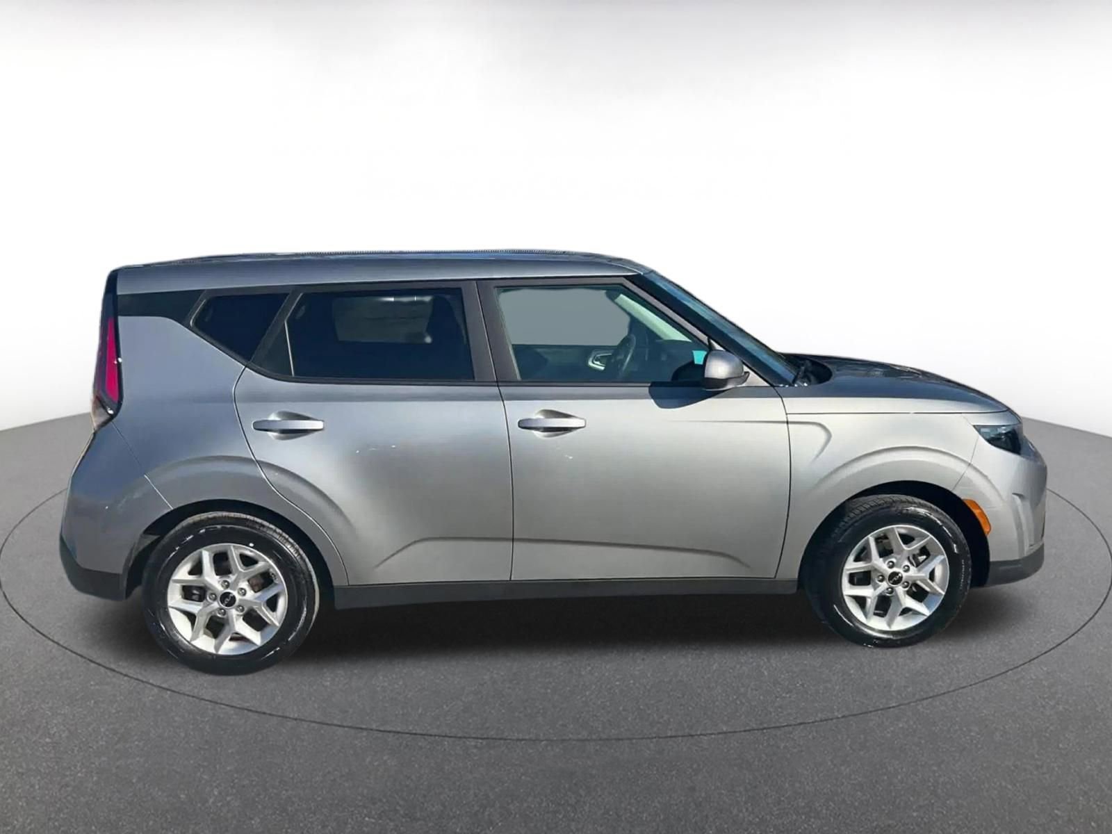 Used 2025 Kia Soul LX w/ LX Technology Package image 16
