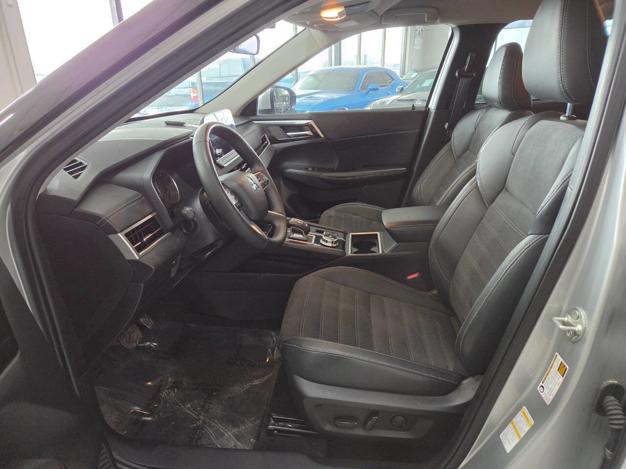 Used 2023 Mitsubishi Outlander SE image 14