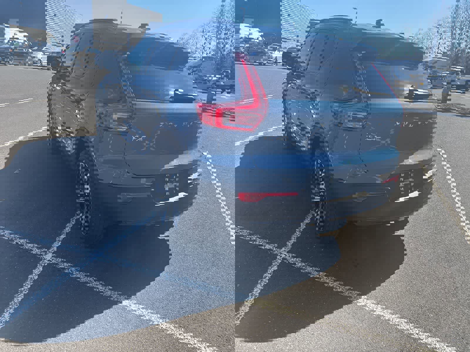 Used 2025 Volvo XC40 B5 Ultra w/ Climate Package image 20