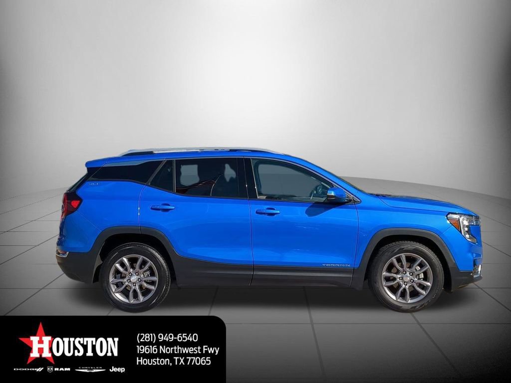 Used 2024 GMC Terrain SLT image 2