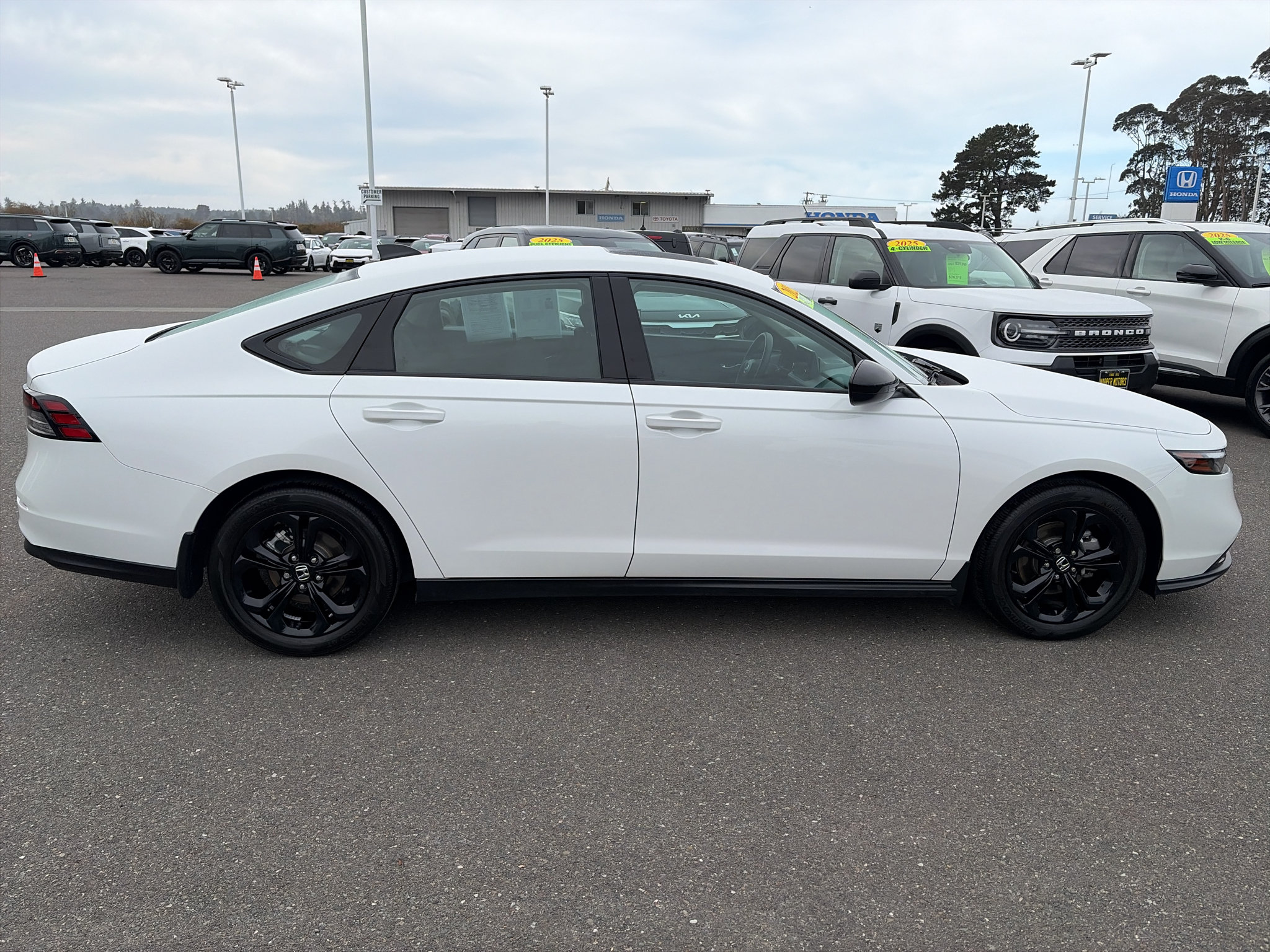 Used 2025 Honda Accord SE image 7