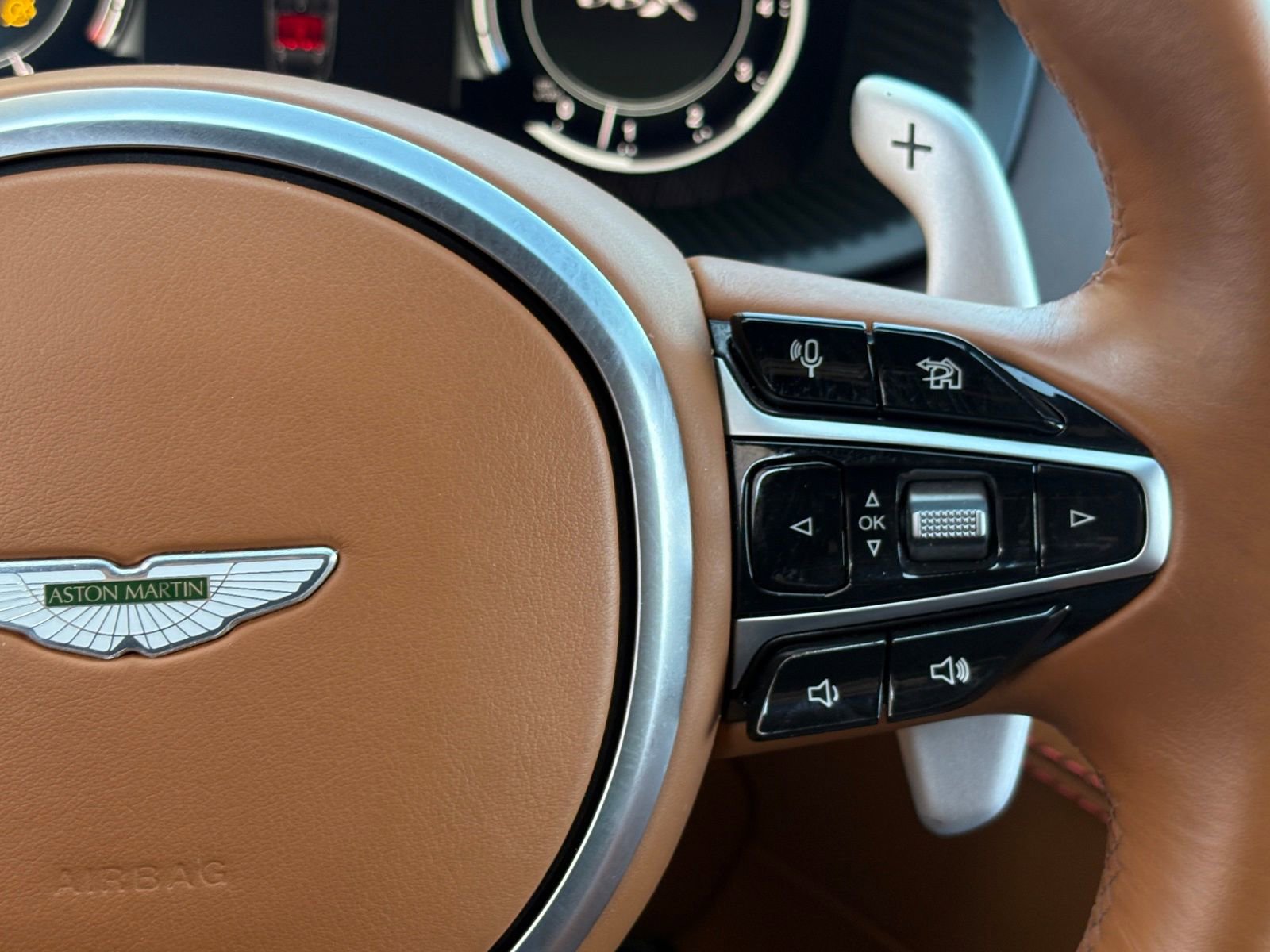 Used 2021 Aston Martin DBX AWD/4WD image 18