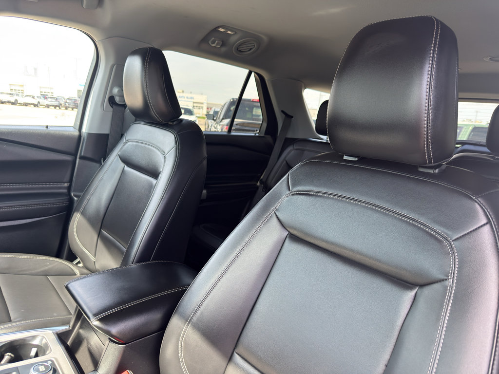 Used 2022 Ford Explorer XLT w/ Equipment Group 202A AWD/4WD image 28