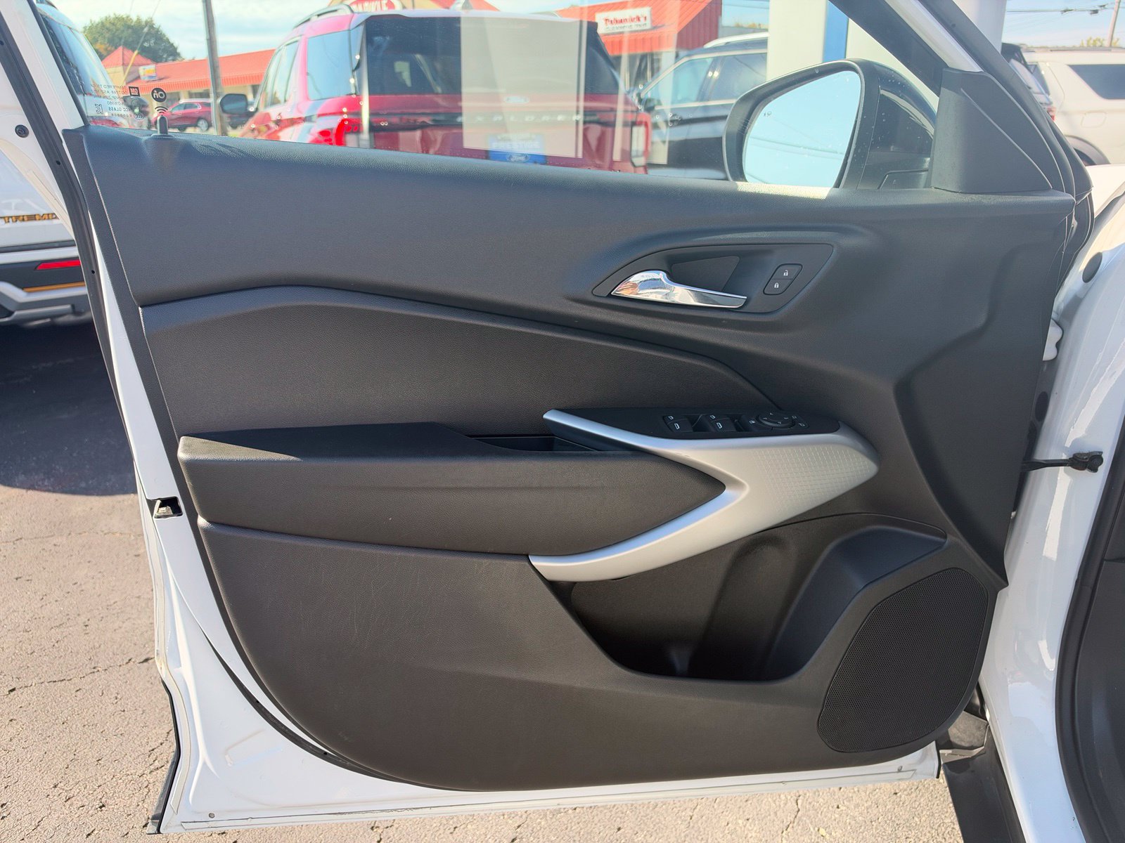 Used 2024 Chevrolet Trax RS w/ Driver Confidence Package FWD image 9