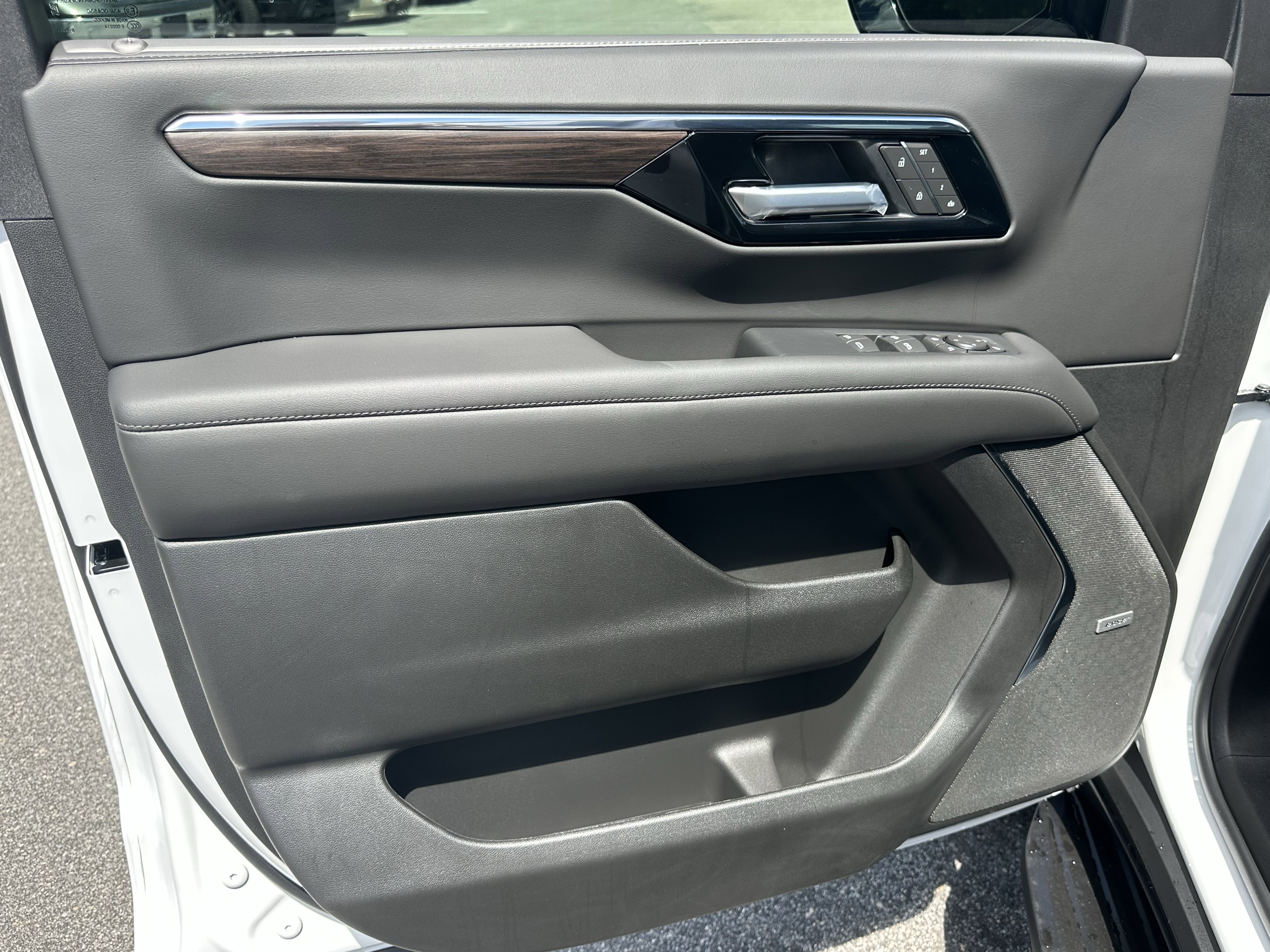 New 2026 Chevrolet Suburban LT w/ Comfort Package image 13