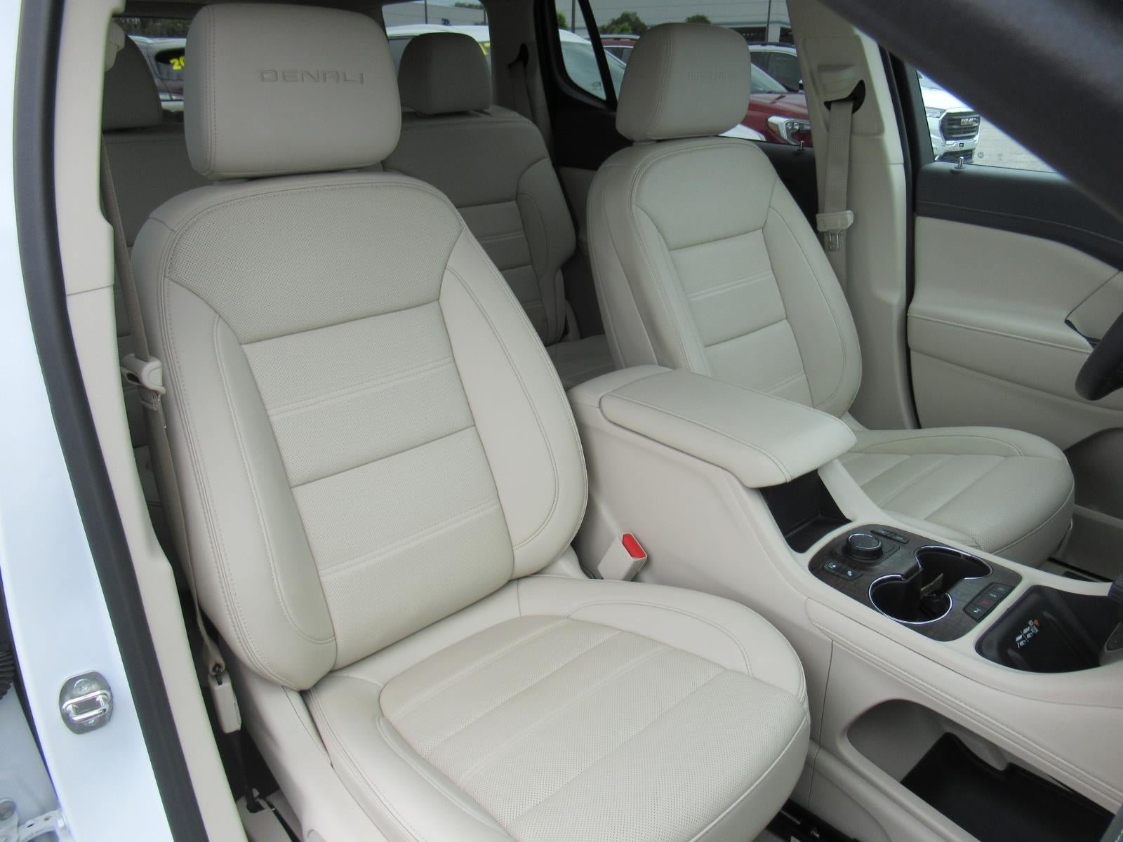 Used 2023 GMC Acadia Denali w/ Denali Ultimate Package FWD image 9