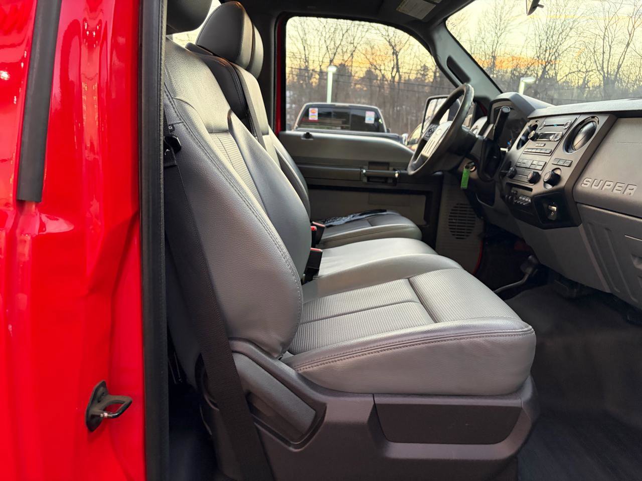 Used 2016 Ford F550 4x4 Regular Cab Super Duty image 34