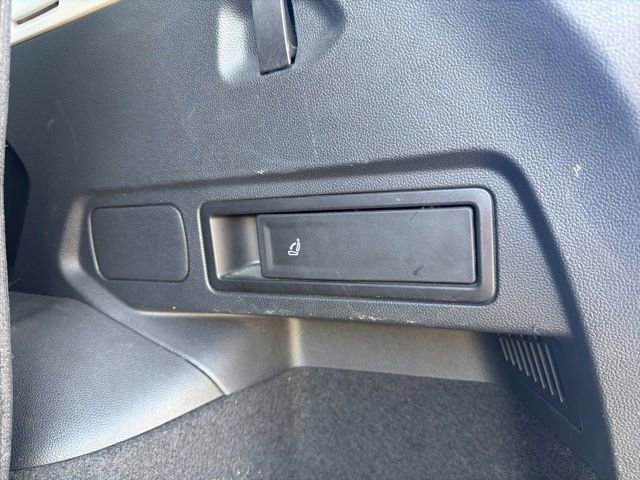 Used 2018 Volkswagen Tiguan SE w/ Panoramic Sunroof Package AWD/4WD image 12