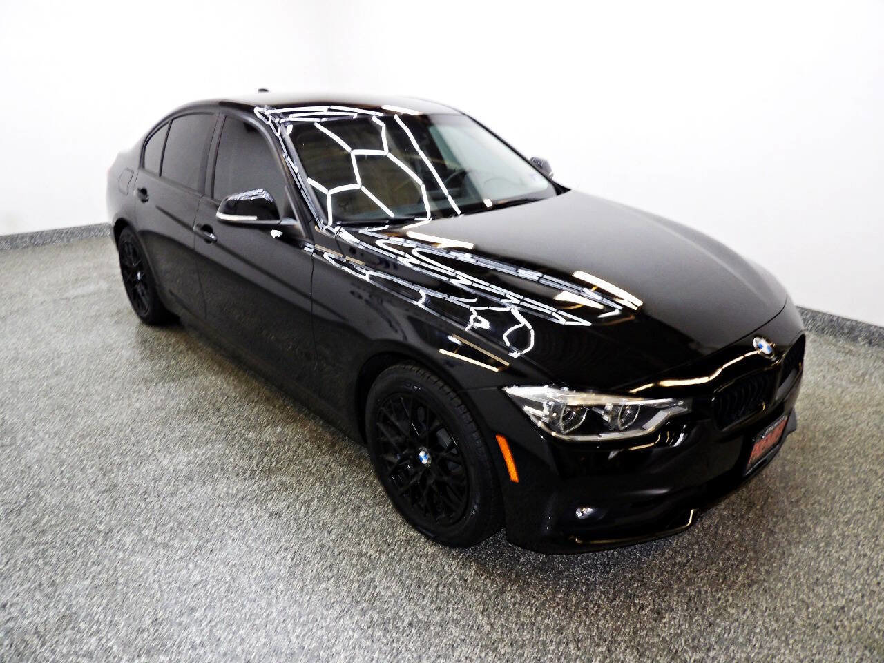 Used 2018 BMW 320i Sedan image 3
