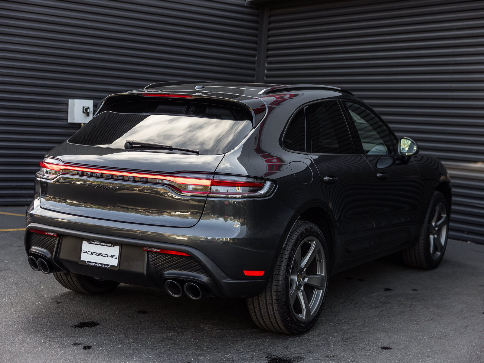 Certified 2023 Porsche Macan AWD/4WD image 9