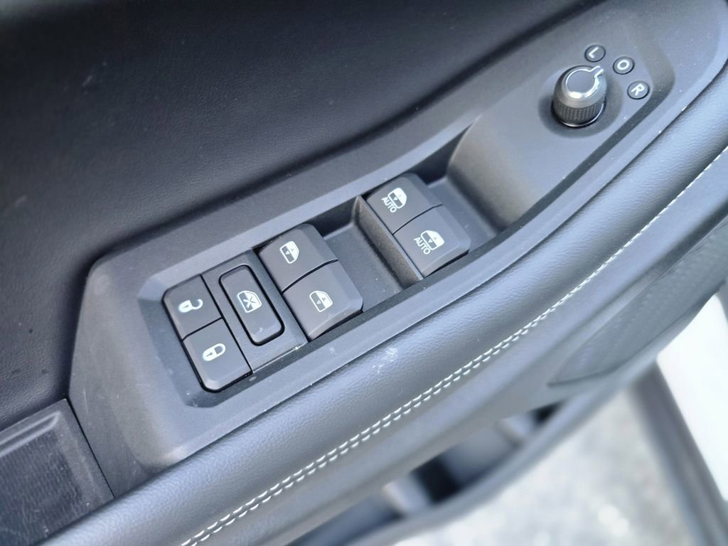 Used 2025 Jeep Grand Cherokee L Altitude image 18