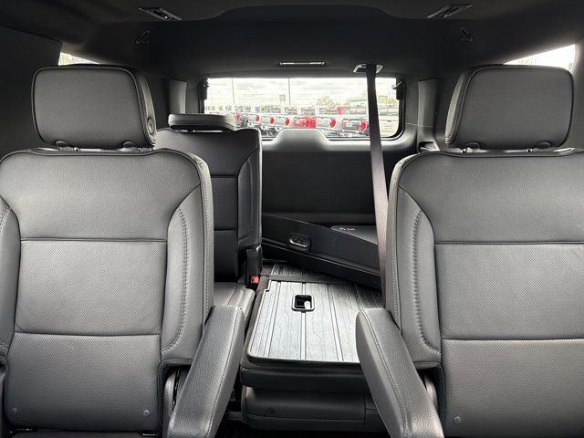 Used 2025 GMC Yukon Denali w/ Sun & Power Step Package image 22