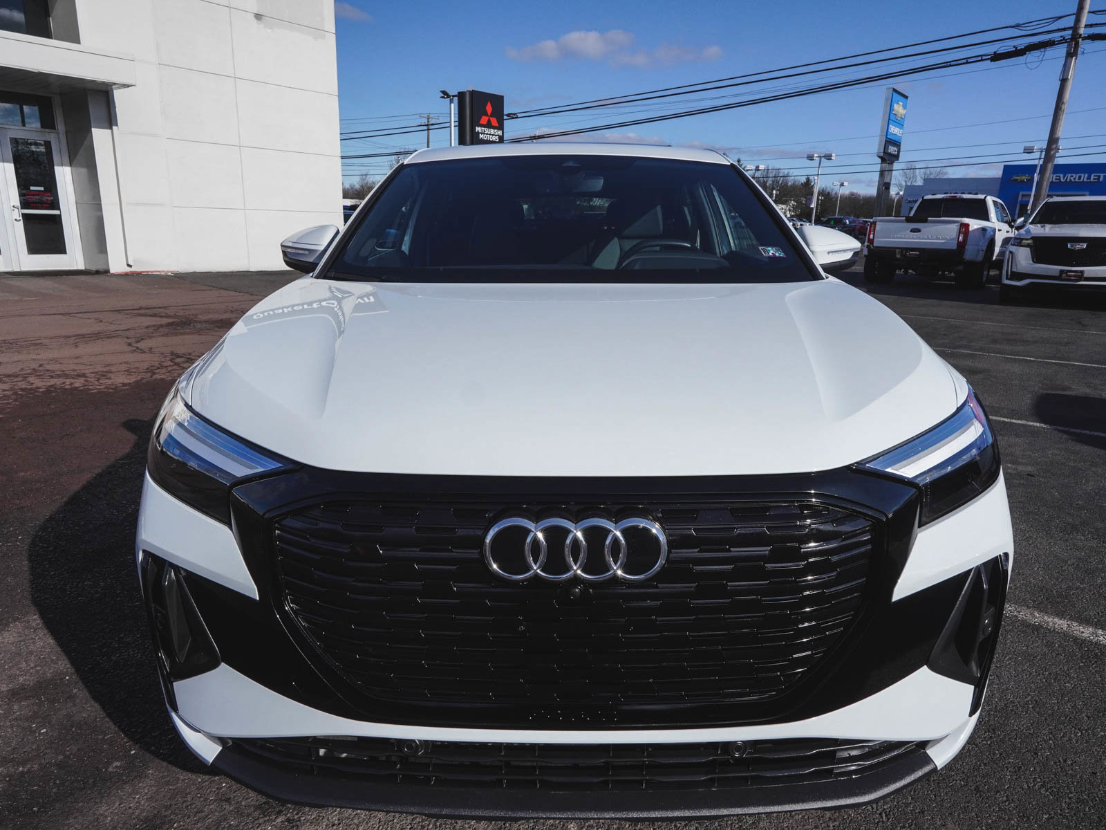 Used 2025 Audi Q4 e-tron Premium image 2