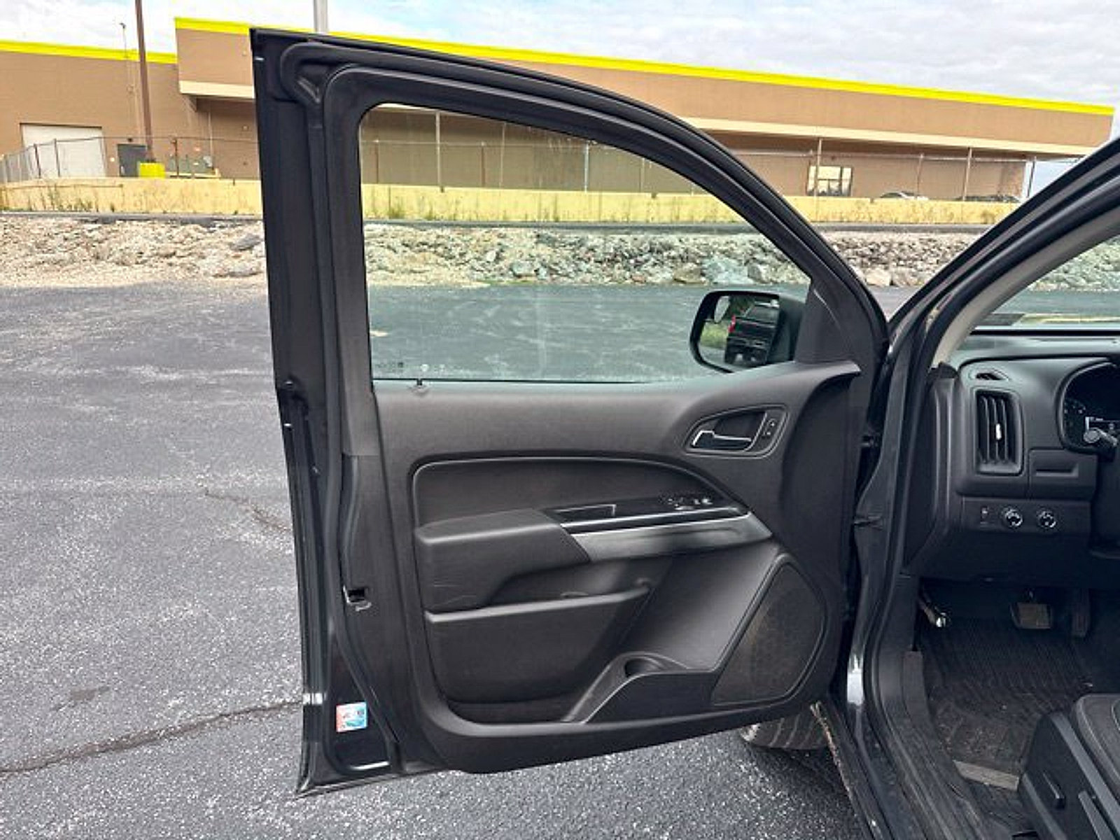 Used 2016 Chevrolet Colorado LT AWD/4WD image 12