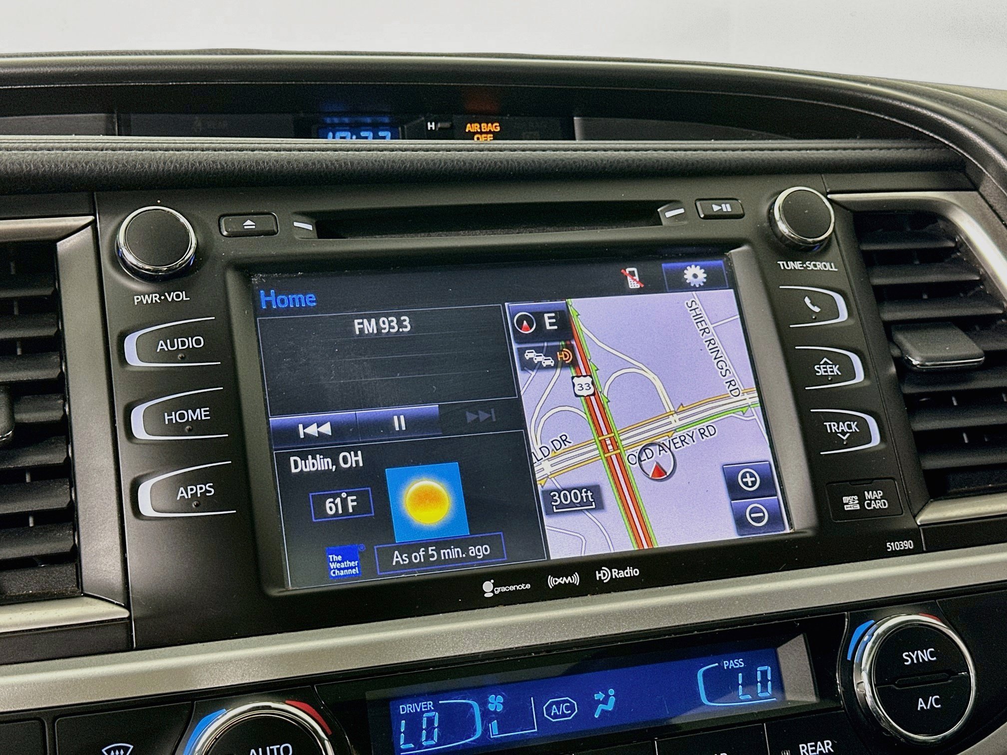 Used 2019 Toyota Highlander SE w/ Nightshade Edition AWD/4WD image 24