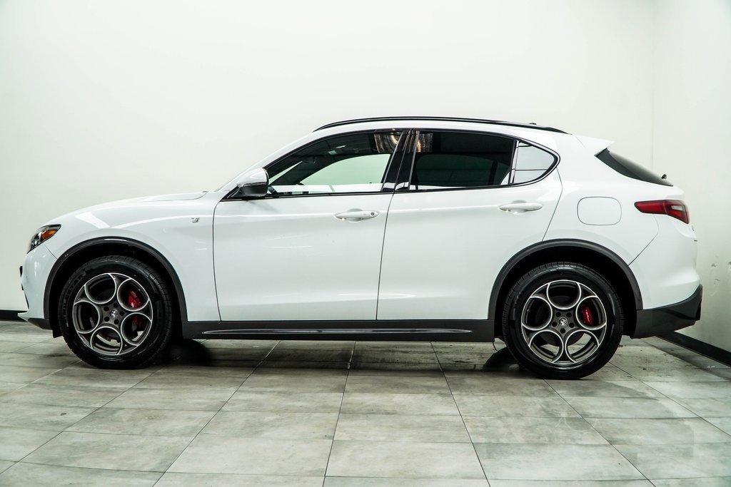 Used 2022 Alfa Romeo Stelvio Ti image 7