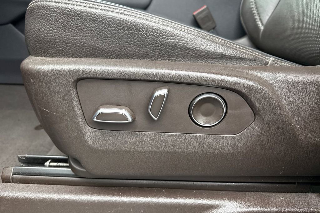 Used 2021 GMC Yukon Denali w/ Denali Premium Package image 19