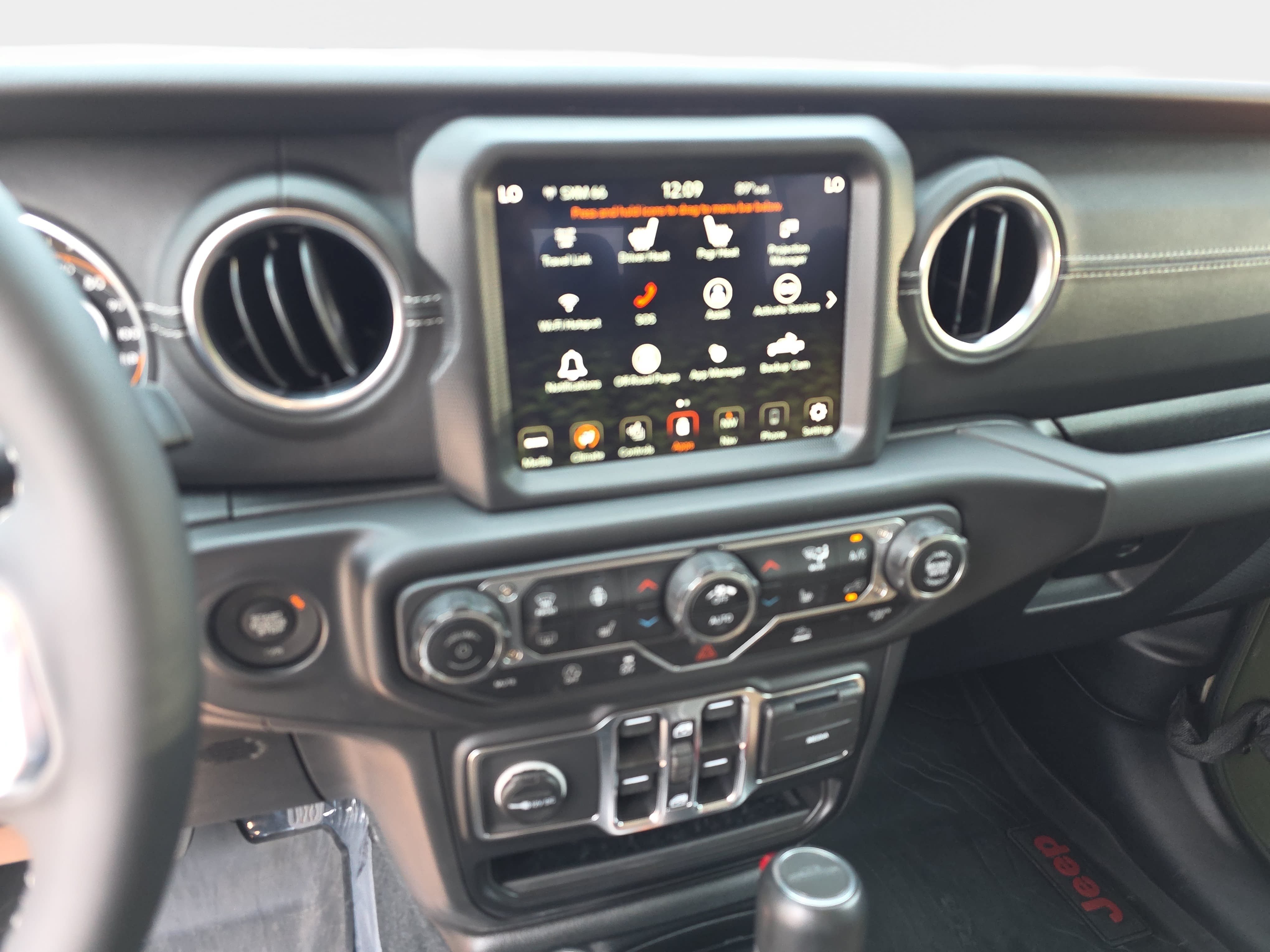Certified 2023 Jeep Gladiator Overland w/ Popular Equipment Package AWD/4WD image 17