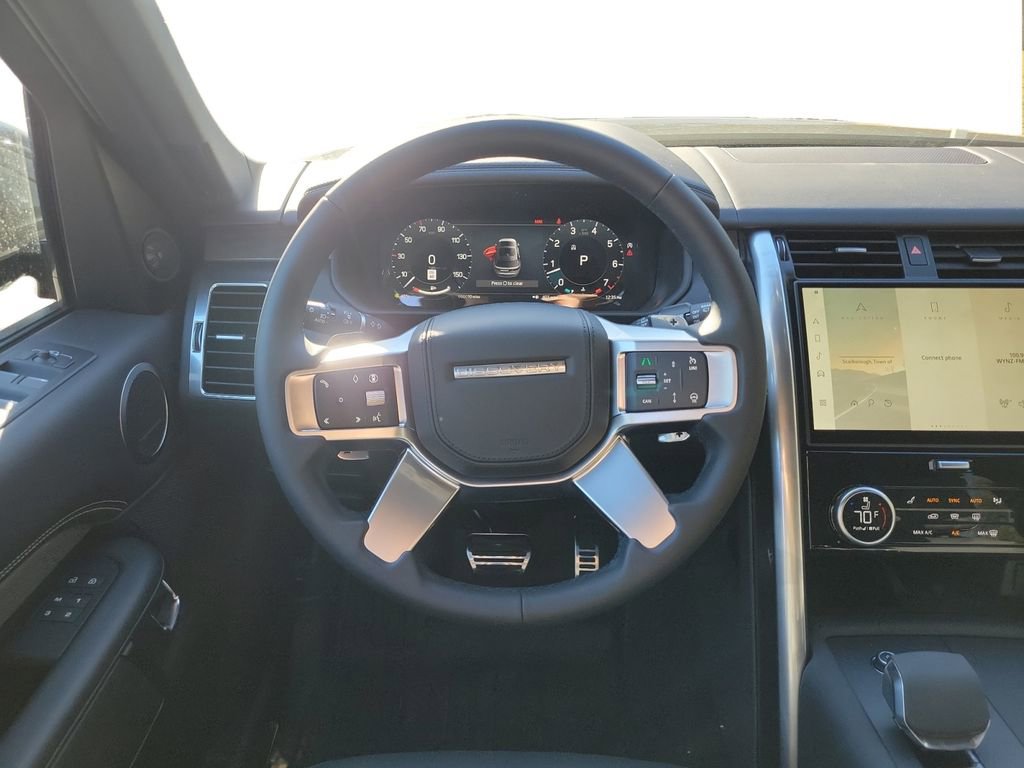 New 2024 Land Rover Discovery Metropolitan Edition image 24