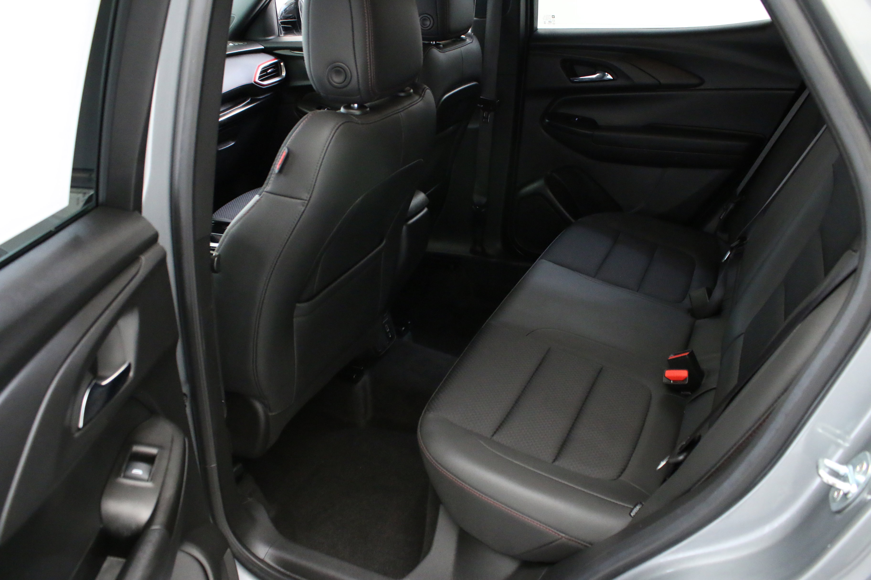 Used 2023 Chevrolet TrailBlazer RS w/ Technology Package image 26