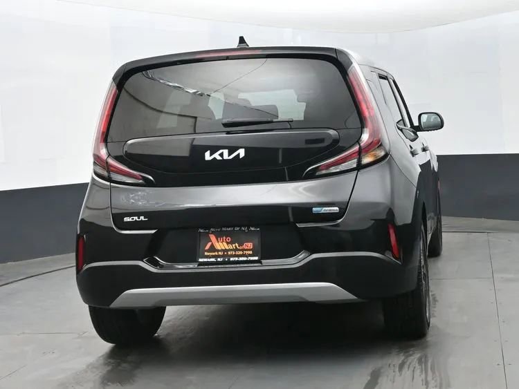 Used 2023 Kia Soul EX FWD image 8