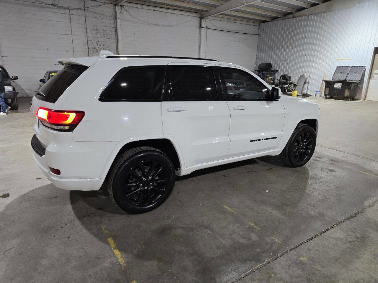 Used 2018 Jeep Grand Cherokee Altitude image 14