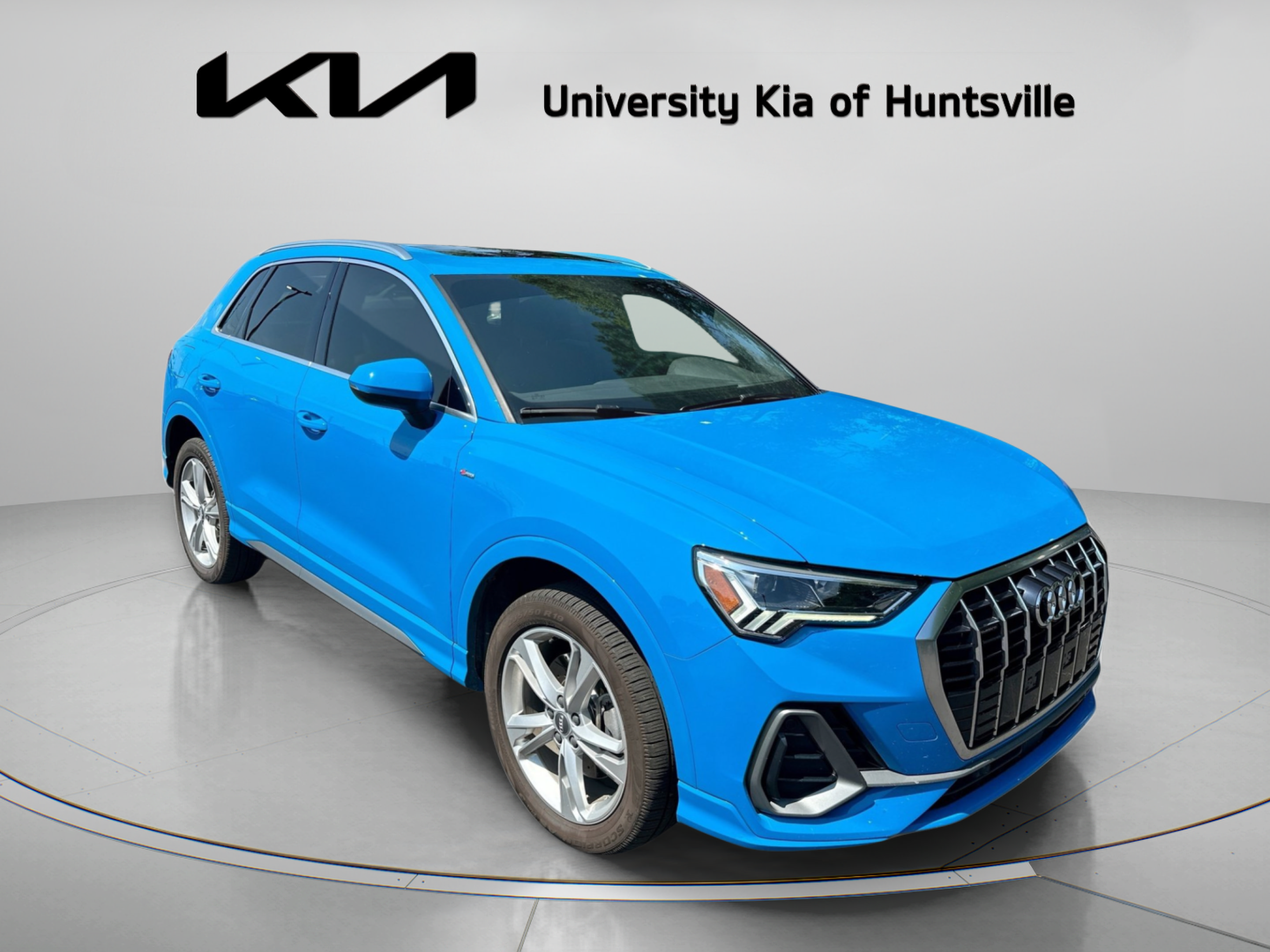 Used 2020 Audi Q3 2.0T Premium Plus w/ Premium Plus Package AWD/4WD image 1