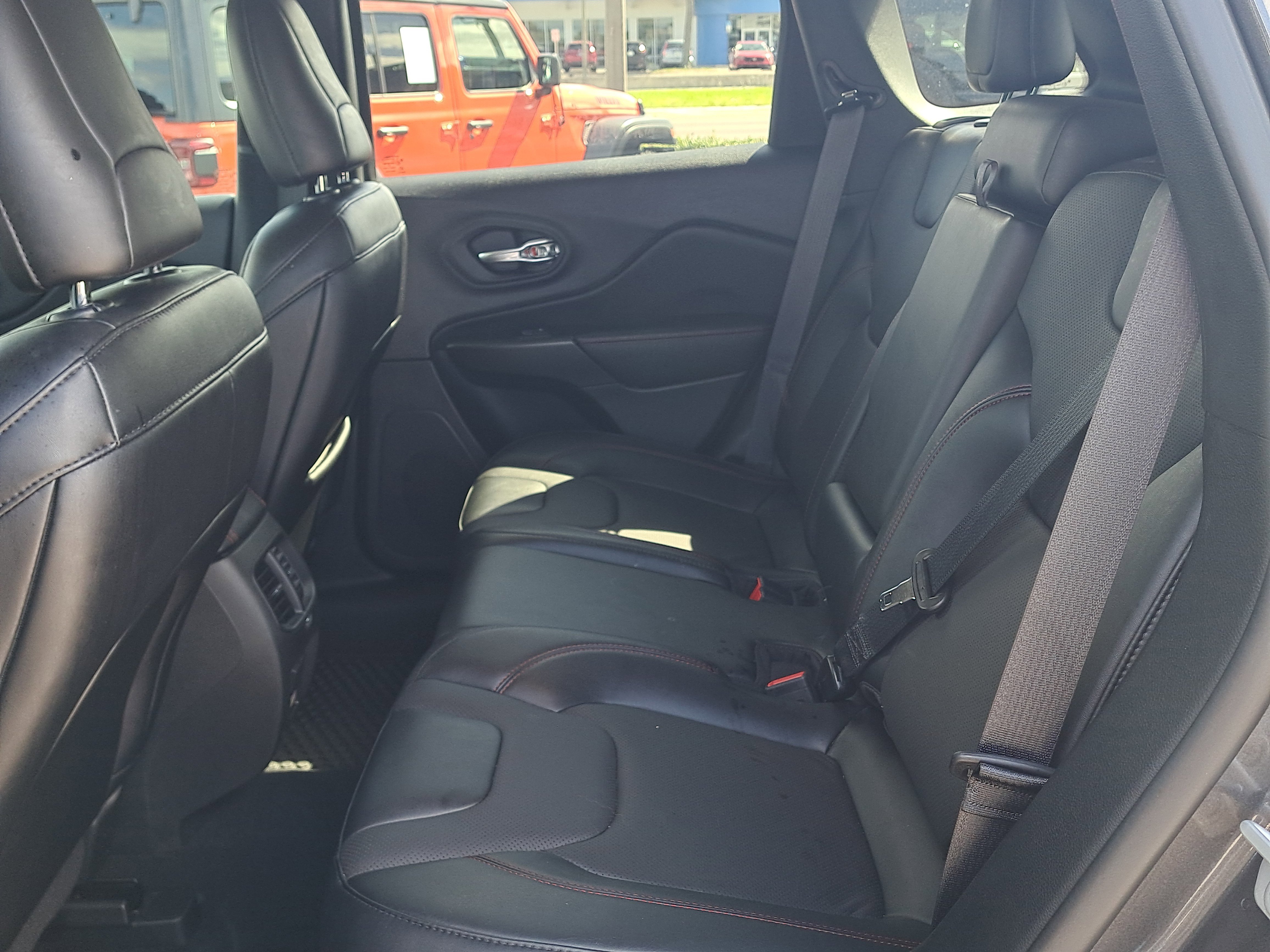 Used 2022 Jeep Cherokee Trailhawk w/ Premium Leather Package image 15