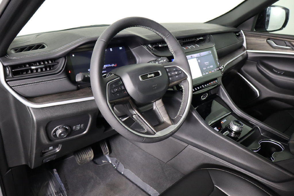 Used 2026 Jeep Grand Cherokee Limited w/ Limited Altitude Package AWD/4WD image 28