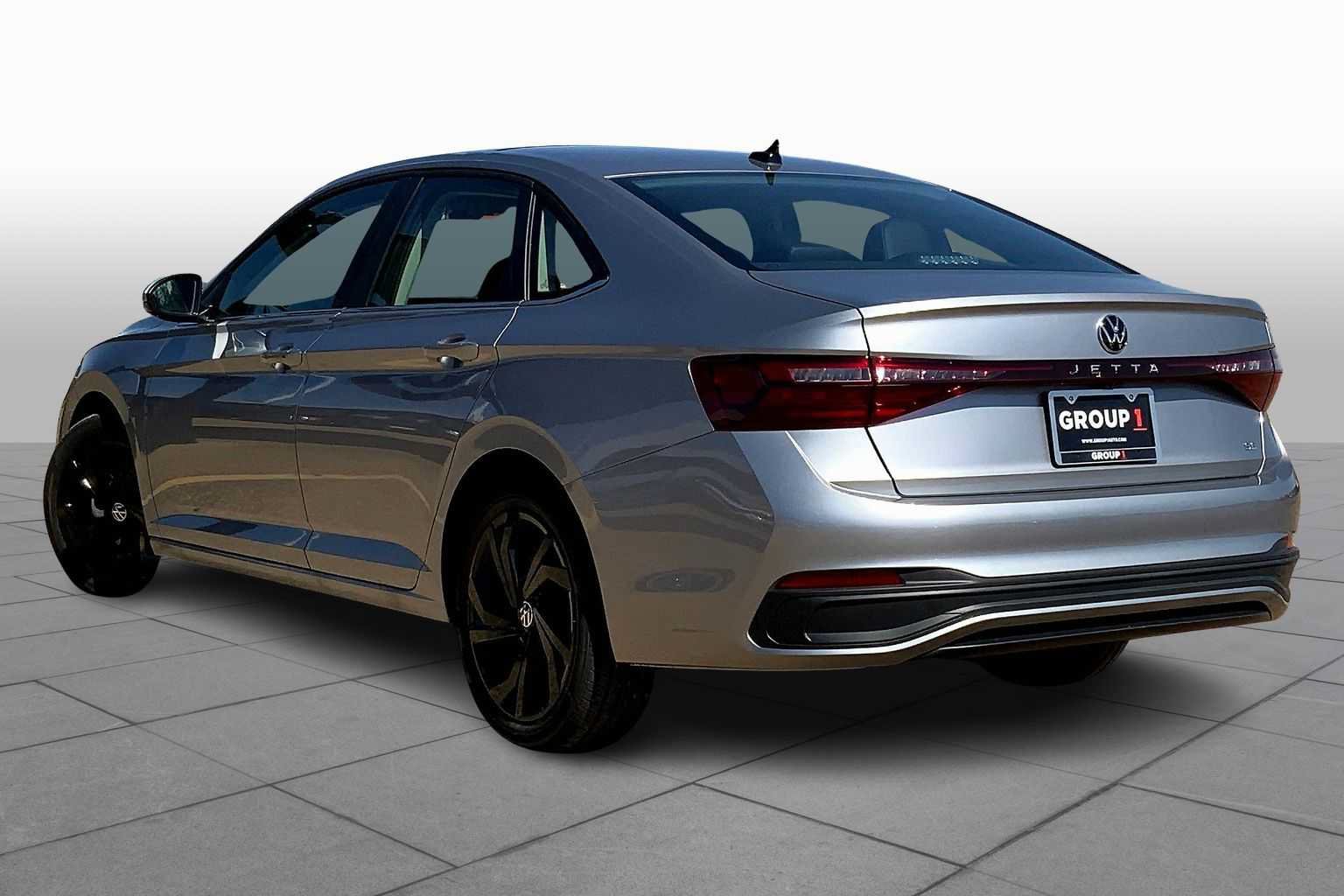 Used 2026 Volkswagen Jetta SE FWD image 11