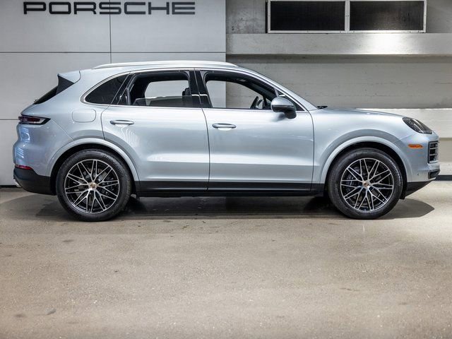 Certified 2025 Porsche Cayenne AWD/4WD image 9