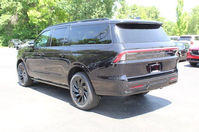 New 2026 Lincoln Navigator L Reserve w/ Jet Appearance Package AWD/4WD image 5