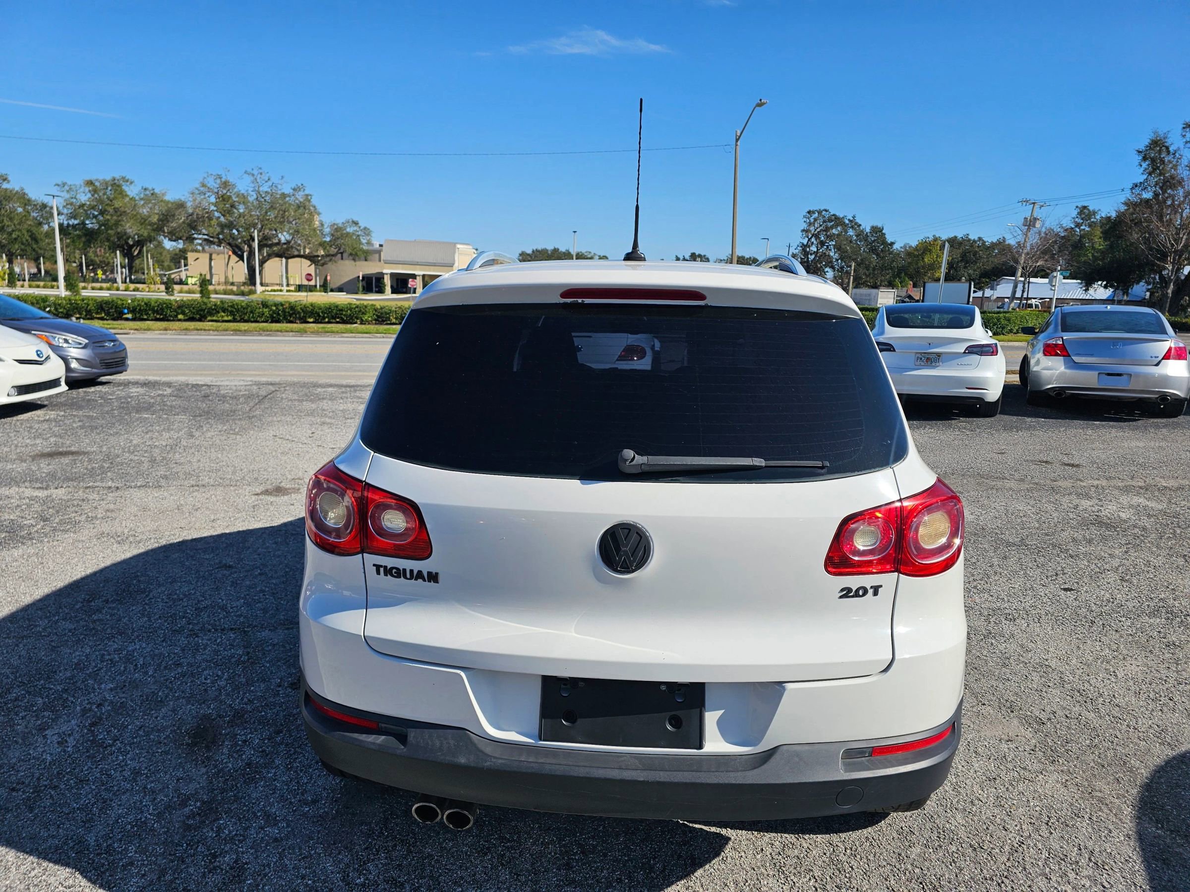 Used 2011 Volkswagen Tiguan SEL image 6