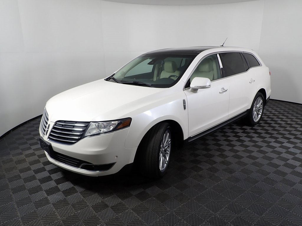 Used 2019 Lincoln MKT AWD image 10