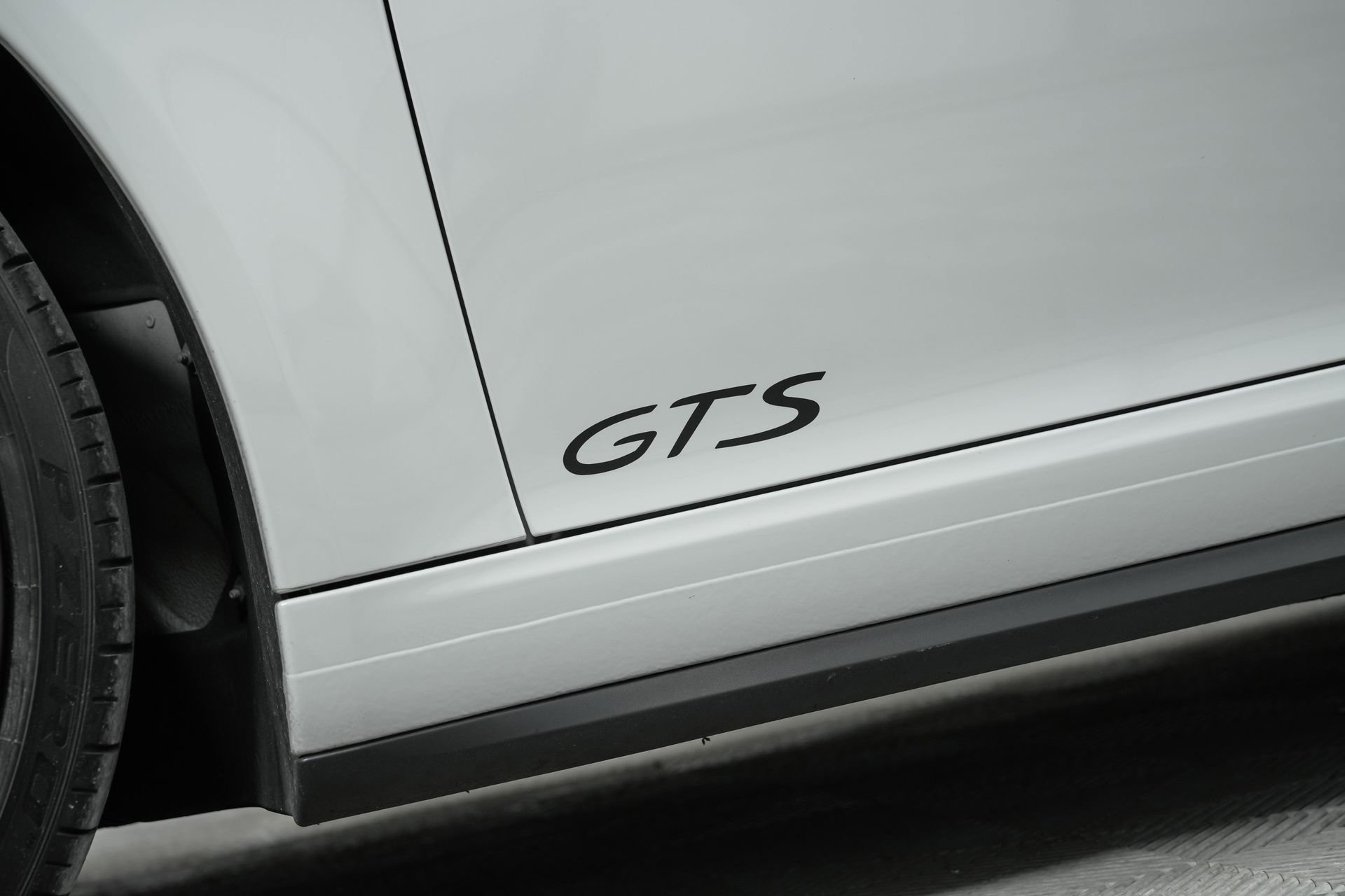 Used 2018 Porsche 911 Targa 4 GTS image 40