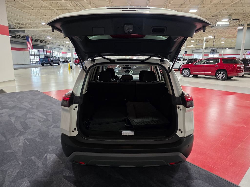 Used 2023 Nissan Rogue SV image 5